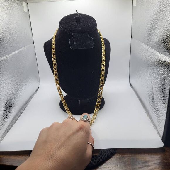 Vintage 80s Chunky Gold Curb Chain Necklace - Picture 2 of 4